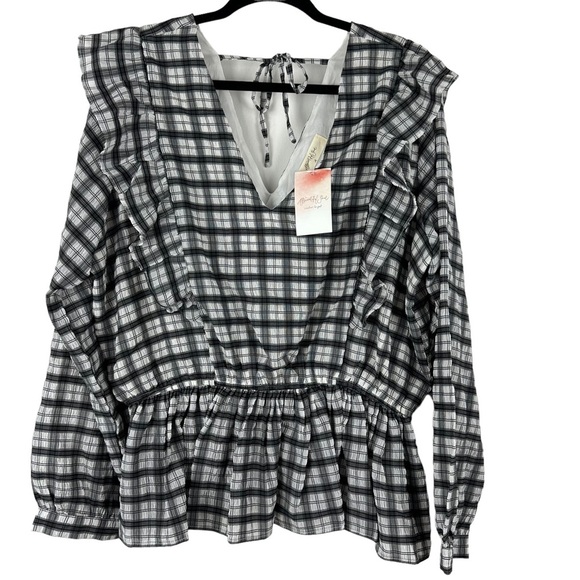 NWT A Beautiful Soul Arula Sz A 1X Black White Plaid Vneck Ruffle Trim Blouse - Picture 1 of 11